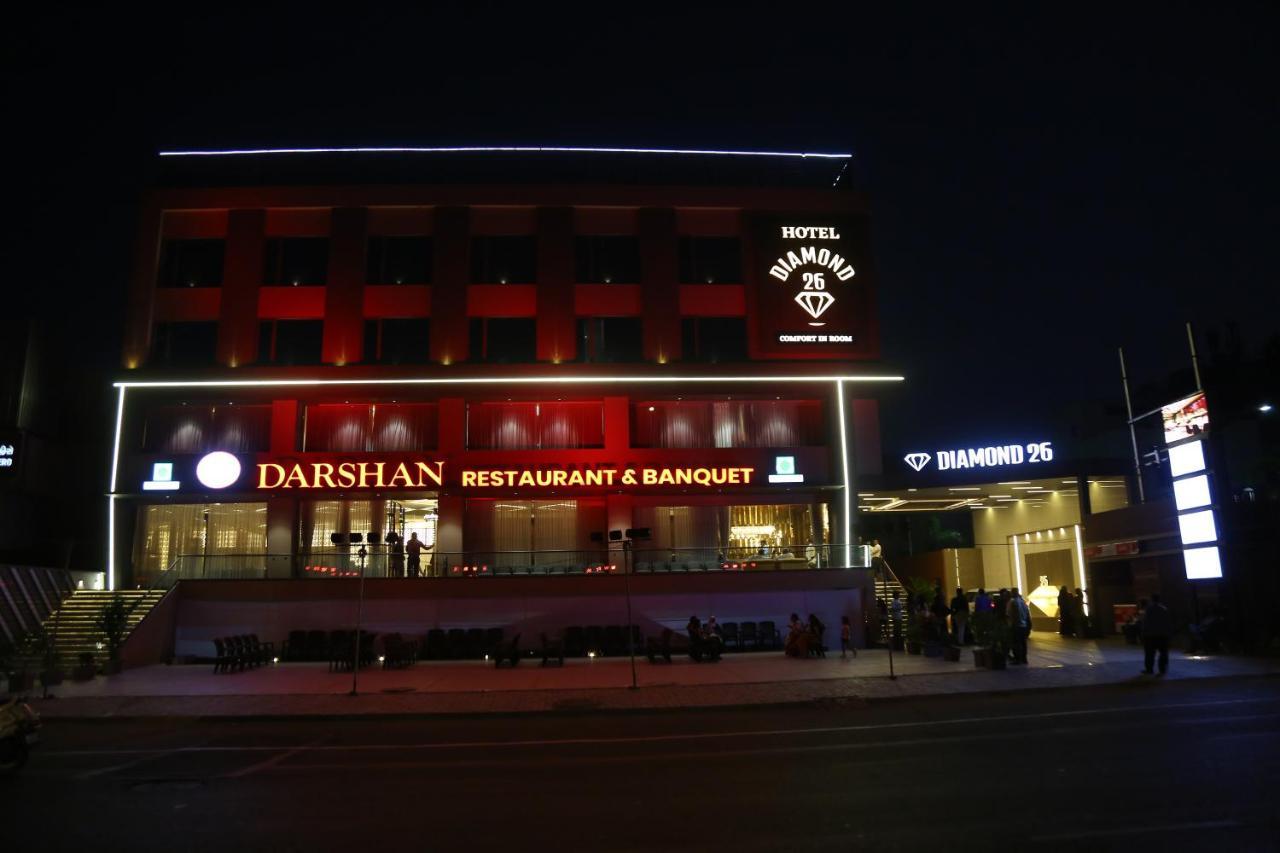 Hotel Diamond 26 Сурат Екстериор снимка