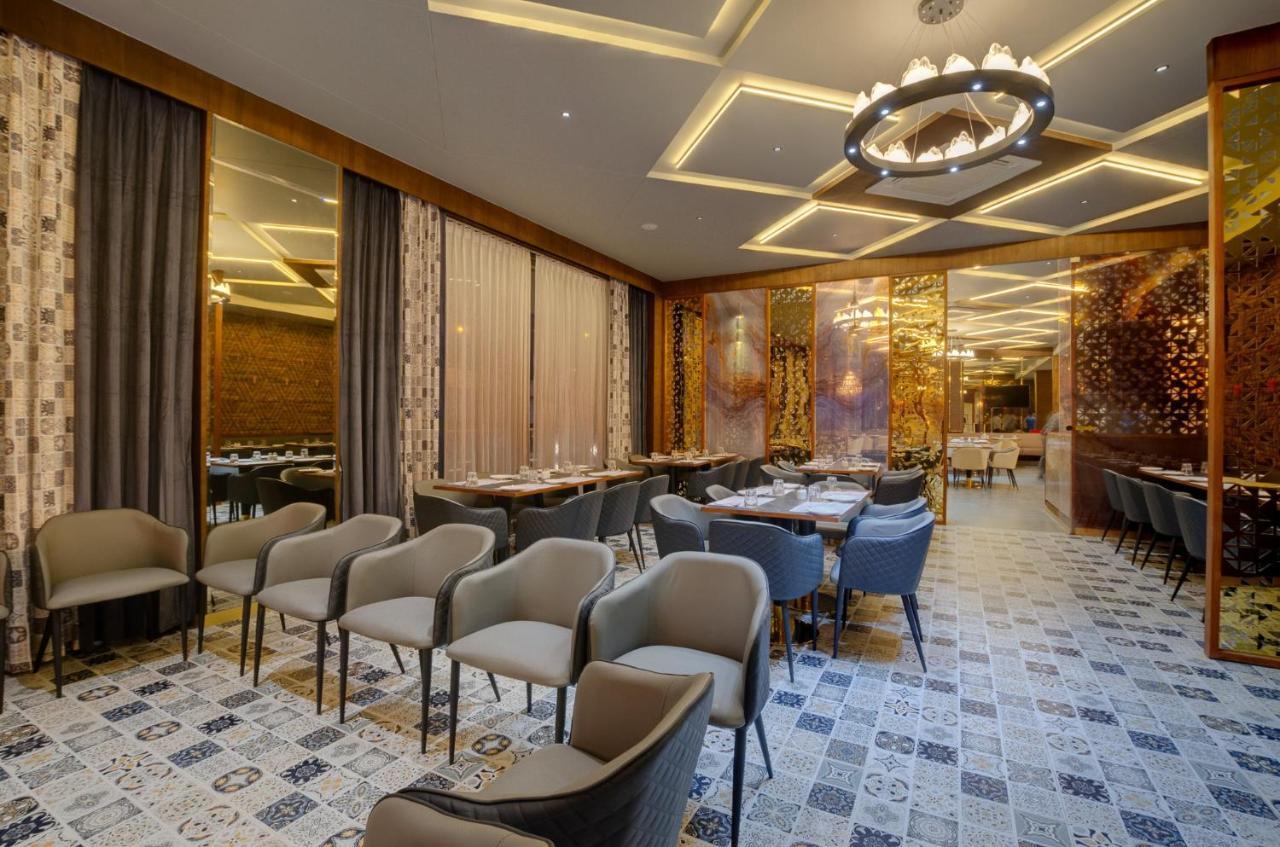 Hotel Diamond 26 Сурат Екстериор снимка