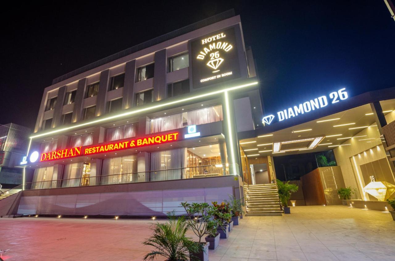 Hotel Diamond 26 Сурат Екстериор снимка