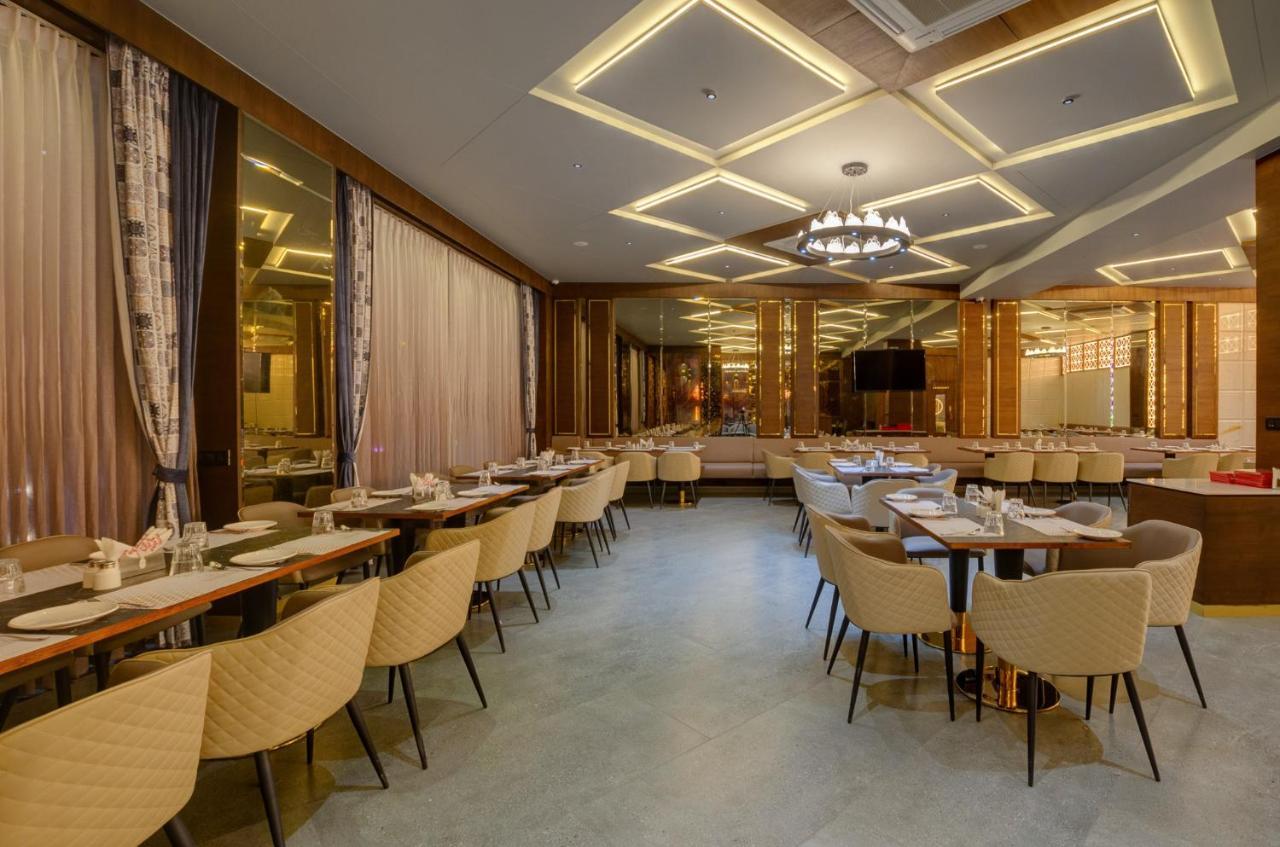 Hotel Diamond 26 Сурат Екстериор снимка