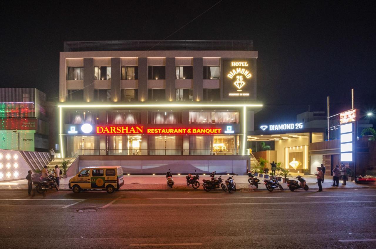 Hotel Diamond 26 Сурат Екстериор снимка