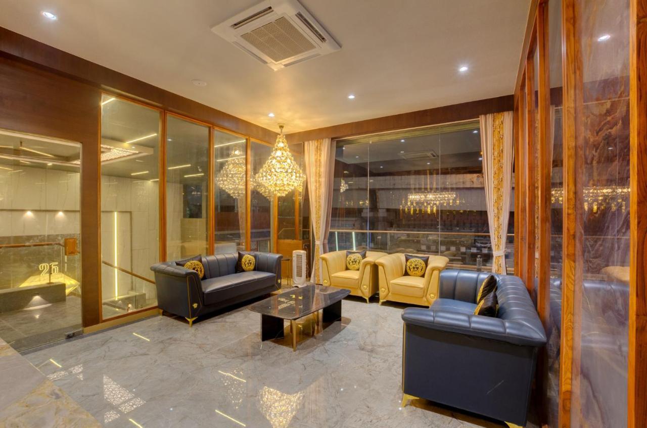 Hotel Diamond 26 Сурат Екстериор снимка