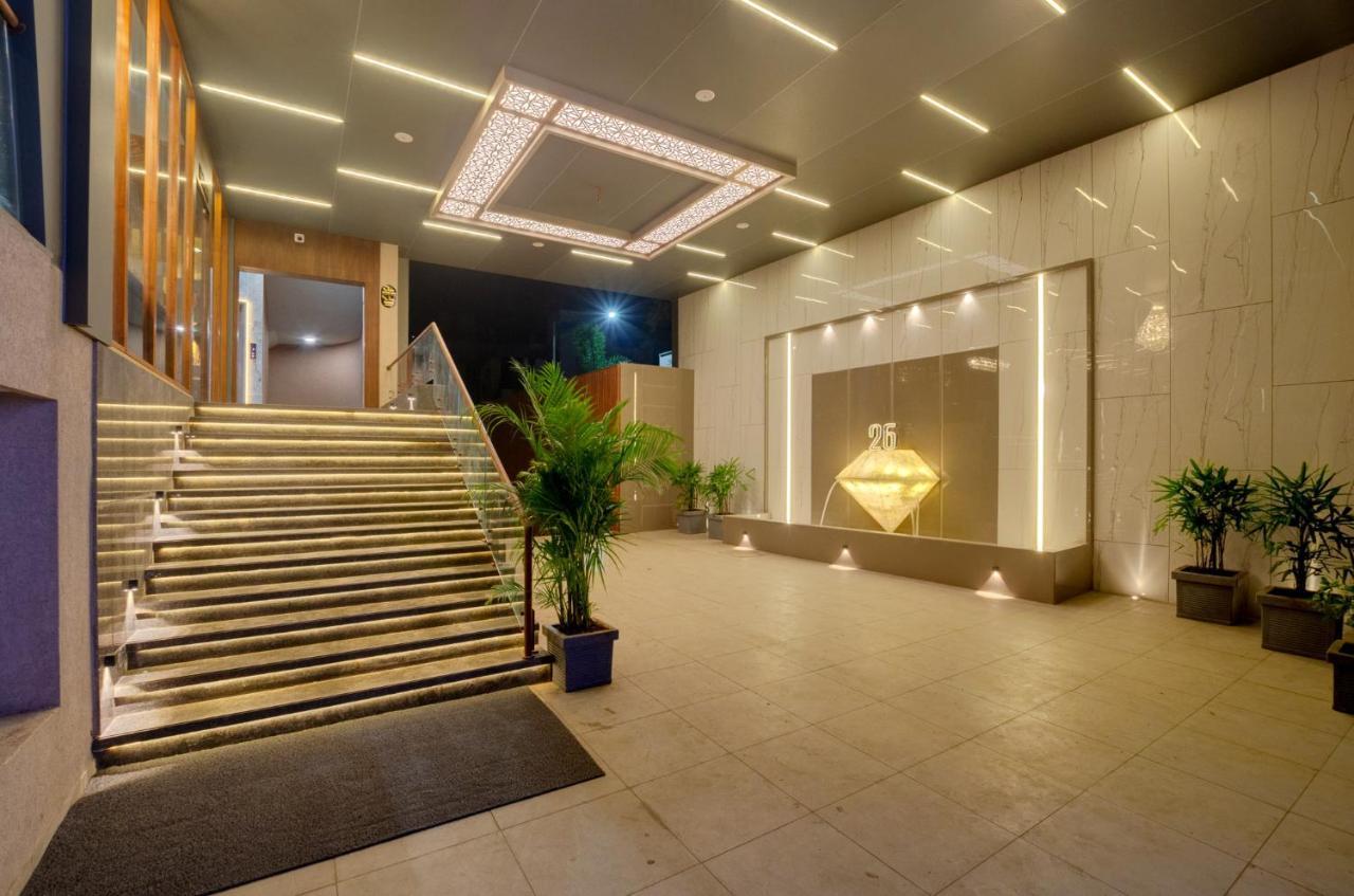 Hotel Diamond 26 Сурат Екстериор снимка