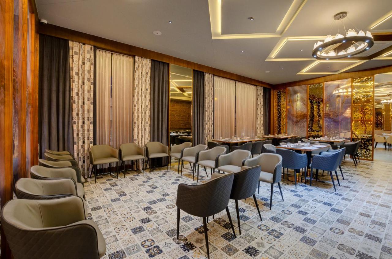 Hotel Diamond 26 Сурат Екстериор снимка